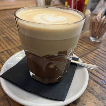 Cremat 11 - Breakfast & Brunch Near Me - Barcelona, B Cremat 11 - Breakfast & Brunch Near Me - Barcelona, B