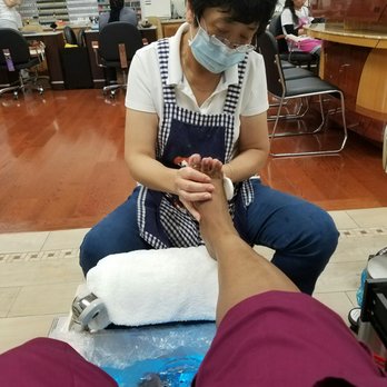 D & D Nail Spa - No gloves??? - Nail Salons Near Me - Stroudsburg, Pennsylvania