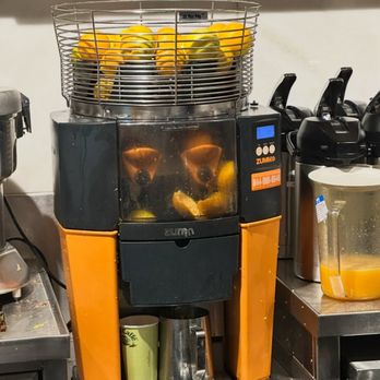 Urth Caffe Wynn Las Vegas - Fresh squeezed orange juice is such a treat - Cafes Near Me - Las Vegas, Nevada