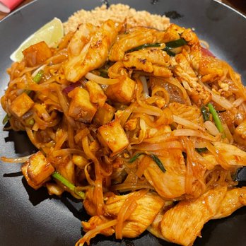 Jatujak - Pad Thai Chicken - Thai Near Me - Toronto, Ontario