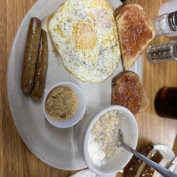Brookside Cafe - Toast, egg over east, sausage & oatmeal - Breakfast & Brunch Near Me - Hurst, Texas