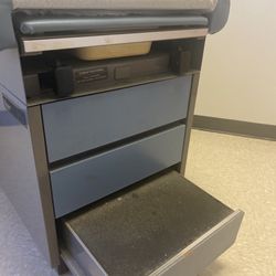 TPMG Discovery Park Family Medicine - Filthy exam table