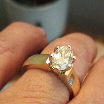 Javda - 7 grams 14kt yellow gold with white gold prongs - Jewelry Near Me - Los Angeles, California Javda - 7 grams 14kt yellow gold with white gold prongs - Jewelry Near Me - Los Angeles, California