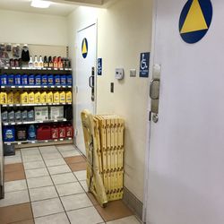 ampm - Bathrooms