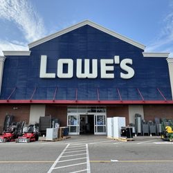 Midwest City Lowes store front