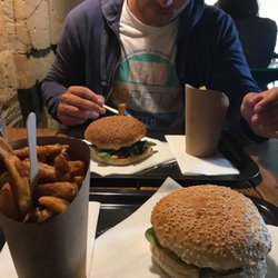 Atelier du Burger - Burger l'atelier (devant) et burger du chef.