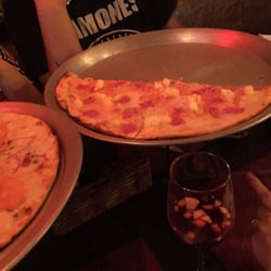 Santino - Pizza de queso al jamón y piña, asi le llaman aqui (Hawaiiana pues)