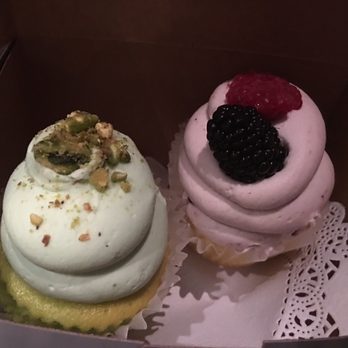 Jennivee’s Bakery - Pistachio and mixed berry cupcakes - Desserts Near Me - Chicago, Illinois Jennivee’s Bakery - Pistachio and mixed berry cupcakes - Desserts Near Me - Chicago, Illinois