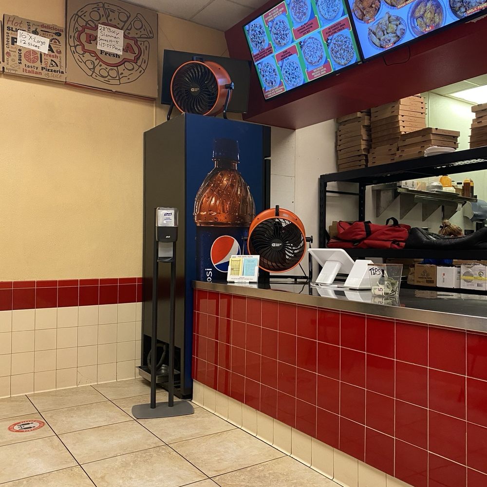 Big T's Pizza - Inside - Pizza Near Me - Whittier, California