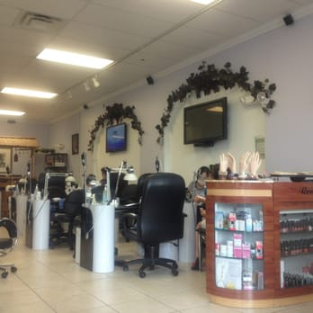 Venus Nails & Spa - Manicure side - Nail Salons Near Me - Gainesville, Florida