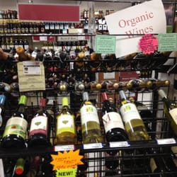 Bacon's Wine & Spirits - Nice organic wine selection (some are vegan too!). Photo by Whitney of EcoVeganGal.com