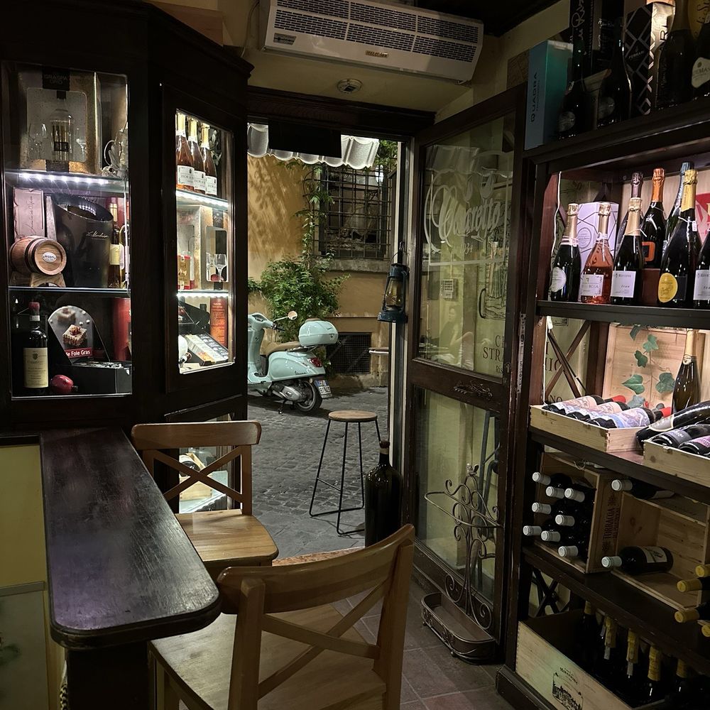 Cesaretto - Interior. So cozy. - Wine Bars Near Me - Rome, RM