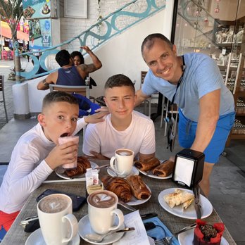 Ah Cacao - Breakfast Burrito, mocha, hot cocoa, chocolate Croissants, plantain bread. - Coffee & Tea Near Me - Playa del Carmen, ROO