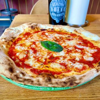 MARTA Trattoria & Bar - Margherita Pizza - Italian Near Me - Munich, BY