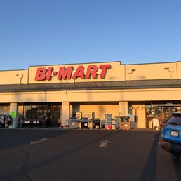 Exterior photo of Bi-Mart - Walla Walla, Washington Exterior photo of Bi-Mart - Walla Walla, Washington