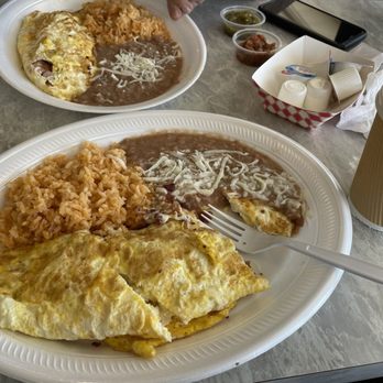Los Dos Toritos - The omelette with rice and beans, and a little bit of chips - Seafood Near Me - Baker, California