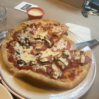 Vinsetta Garage - Gluten Free Mushroom & Canadian Bacon pizza - American Near Me - Berkley, Michigan