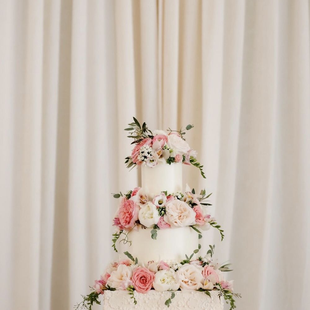 Bruce Wayne Florals - Florists Near Me - St. Petersburg, Florida