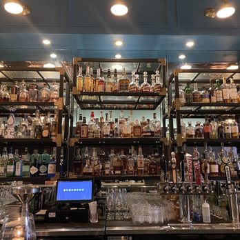Perry’s - Bar area - Cocktail Bars Near Me - Puyallup, Washington