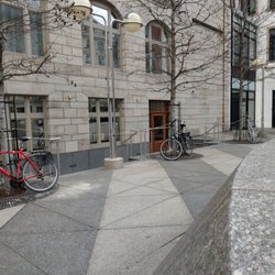 Le Petit Royal - Am Brunnen vor dem Tore