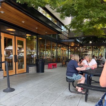 Salt & Straw - Lots of outdoor space to eat that's shaded - Ice Cream & Frozen Yogurt Near Me - Lake Oswego, Oregon Salt & Straw - Lots of outdoor space to eat that's shaded - Ice Cream & Frozen Yogurt Near Me - Lake Oswego, Oregon