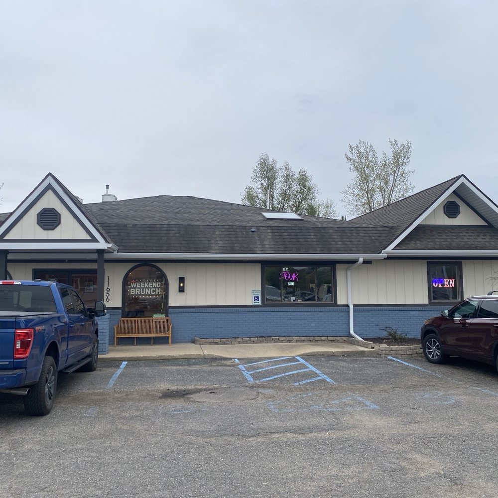 Bobbie Sue’s Roadhouse - Outside - Southern Near Me - Lowell, Michigan
