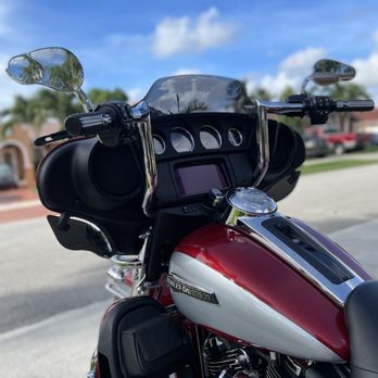 Mad Performance Cycles - Trike with Facotry47 12" chrome handlebar upgrade - Motorcycle Repair Near Me - Miami, Florida Mad Performance Cycles - Trike with Facotry47 12" chrome handlebar upgrade - Motorcycle Repair Near Me - Miami, Florida