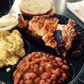Off the Bone Barbeque - BBQ chicken and beans - Barbeque Near Me - Dallas, Texas Off the Bone Barbeque - BBQ chicken and beans - Barbeque Near Me - Dallas, Texas