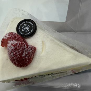 Paris Baguette - Strawberry Soft Cream Cake Slice - Bakeries Near Me - Phoenix, Arizona Paris Baguette - Strawberry Soft Cream Cake Slice - Bakeries Near Me - Phoenix, Arizona