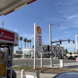 Hawthorne Shell Gas Station