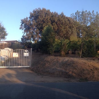 Kingmans AvoCitrus - Sketchy gate - Landscaping Near Me - Vista, California Kingmans AvoCitrus - Sketchy gate - Landscaping Near Me - Vista, California