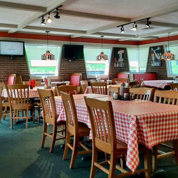Pizza Hut - Interior - Pizza Near Me - Tunkhannock, Pennsylvania