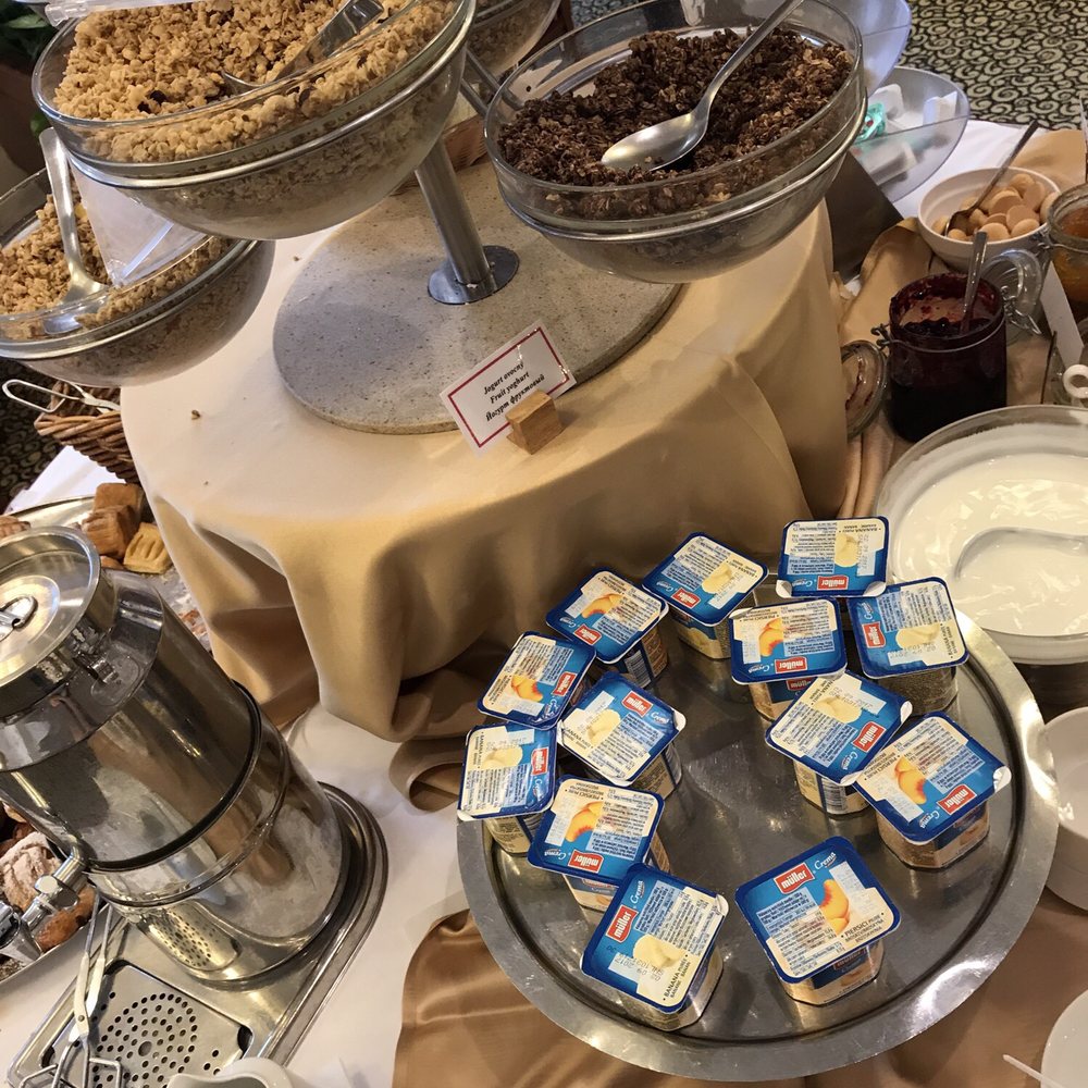 Ramada Prague City Centre - Breakfast cereal area. - Hotels Near Me - Prague, Puerto Rico