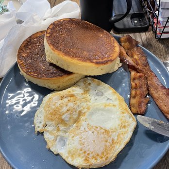 Breakfast at Victoria's AMI - Pancakes - Breakfast & Brunch Near Me - Holmes Beach, Florida