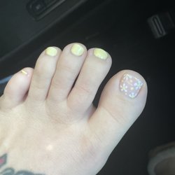 Golden Nail Spa - Spring Gel pedicure