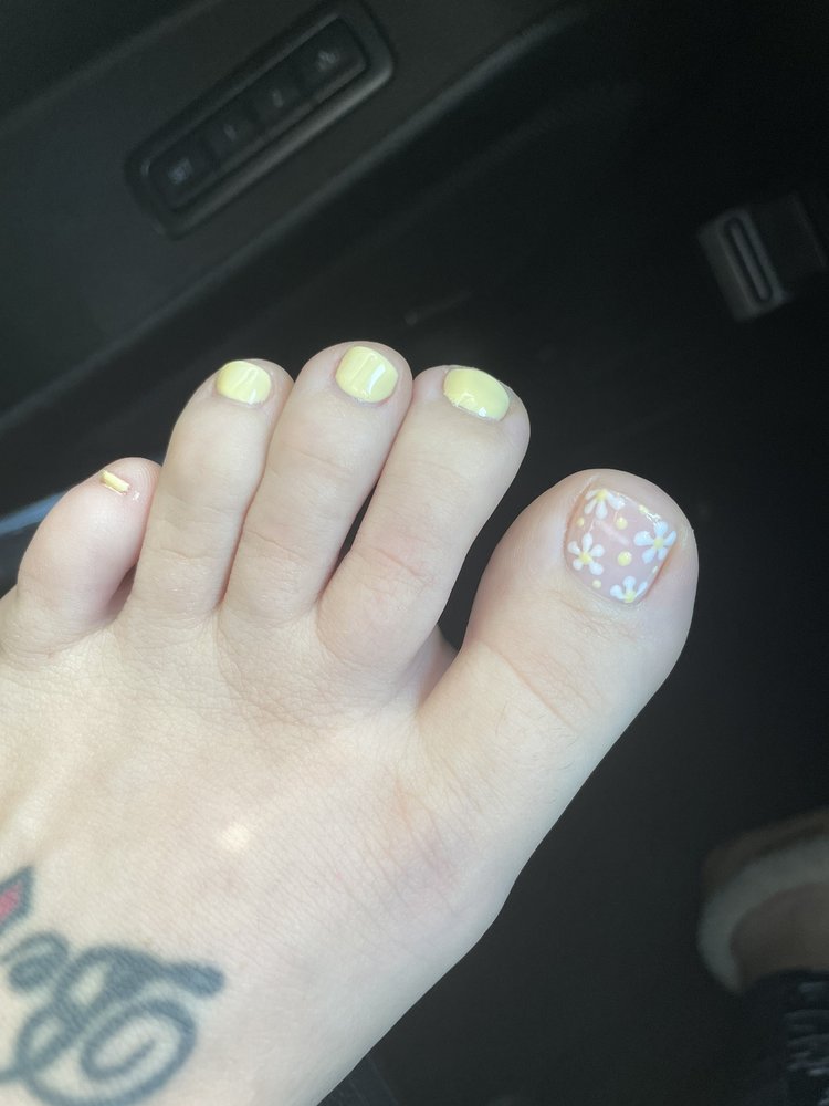 Golden Nail Spa Logo