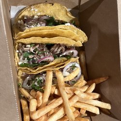 ConfluxCity Brewing Company - Pulled pork tacos