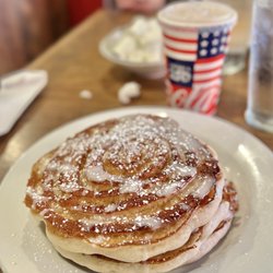 Frizzle Chicken Cafe - Cinnamon roll pancakes