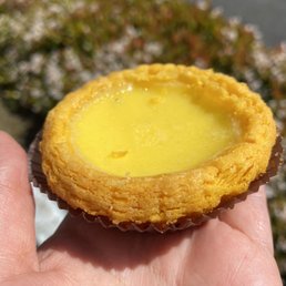 Signature Crispy Egg Tart 奇華酥皮蛋撻