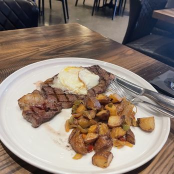 Warehouse 72 - New American Near Me - Houston, Texas