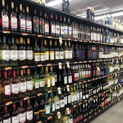 Canseco's Market - Huge wine selection