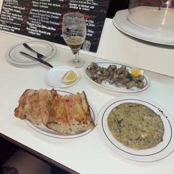 Tapas 24 - Pan con tomate, tortilla trufada, y Chipirones - Tapas Bars Near Me - Barcelona, B Tapas 24 - Pan con tomate, tortilla trufada, y Chipirones - Tapas Bars Near Me - Barcelona, B