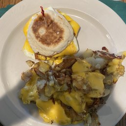 Breakfast sandwich with bacon and cheese potoatos Breakfast sandwich with bacon and cheese potoatos