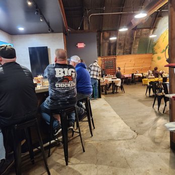 Canyons Barbeque - Bar and table seating - Barbeque Near Me - Castro Valley, California