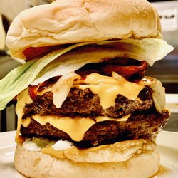 Madison Street Tavern - Yum yum burger!!