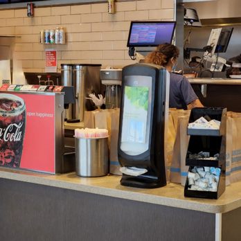 Smashburger - a woman at the counter of a fast food restaurant - Burgers Near Me - Dallas, Texas Smashburger - a woman at the counter of a fast food restaurant - Burgers Near Me - Dallas, Texas