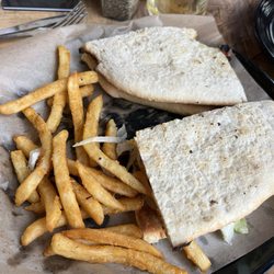 Leighton's Pub - Club Sandwich