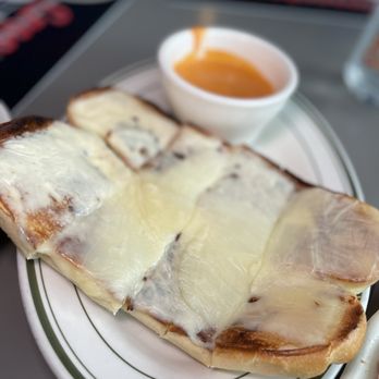 Crosstown Diner - Diners Near Me - Bronx, New York