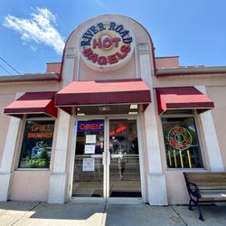 River Road Hot Bagels - Outside