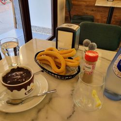 Chocolat - Chocalat Grande with Churos and Cinamon.
